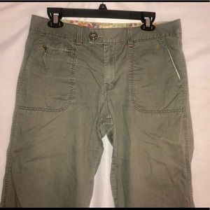 Levi’s Army Green Capris